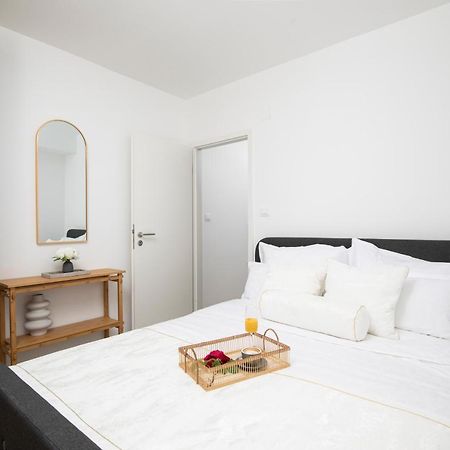 Apartments And Rooms Jakic Medulin Extérieur photo