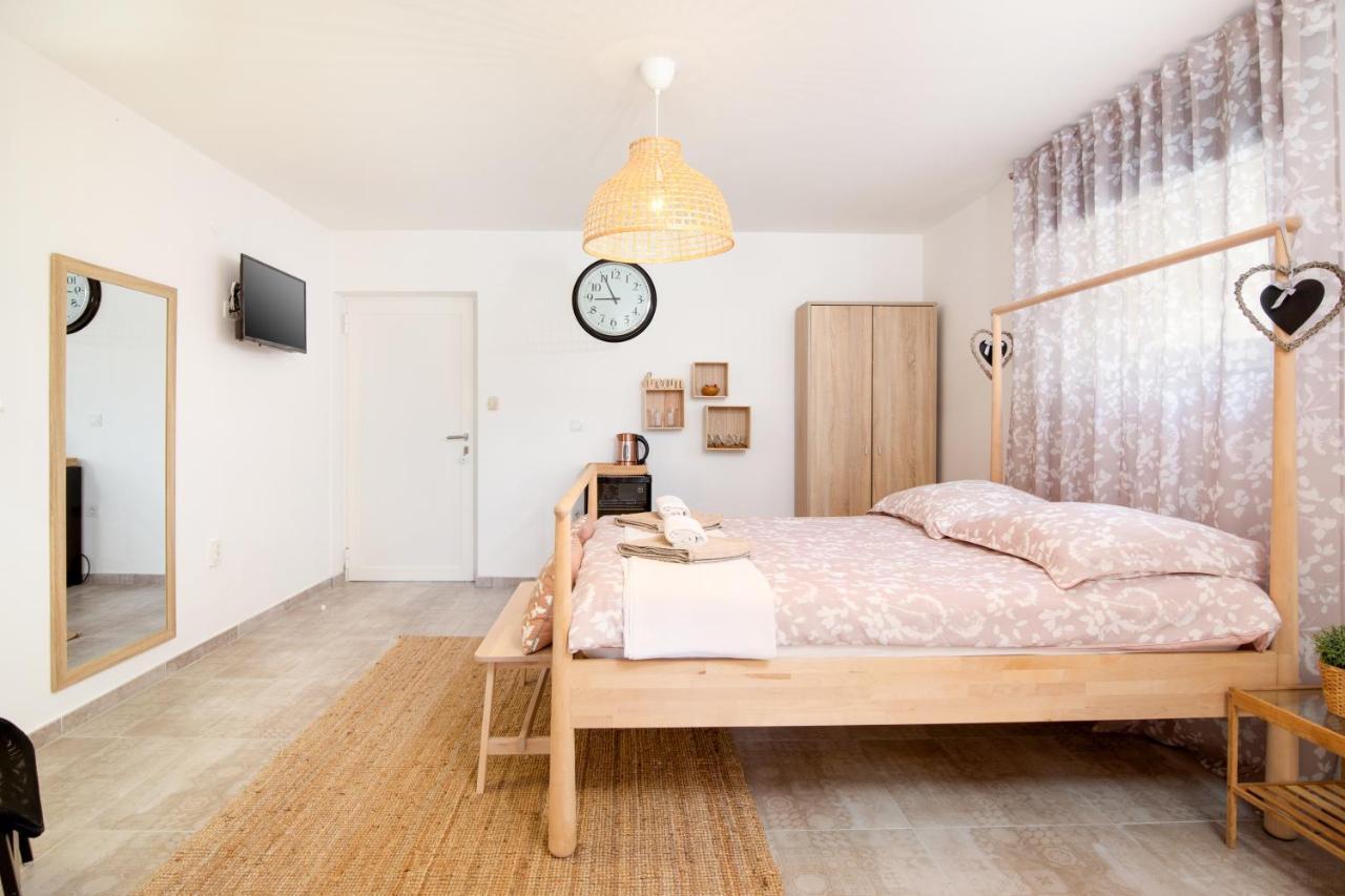 Apartments And Rooms Jakic Medulin Extérieur photo