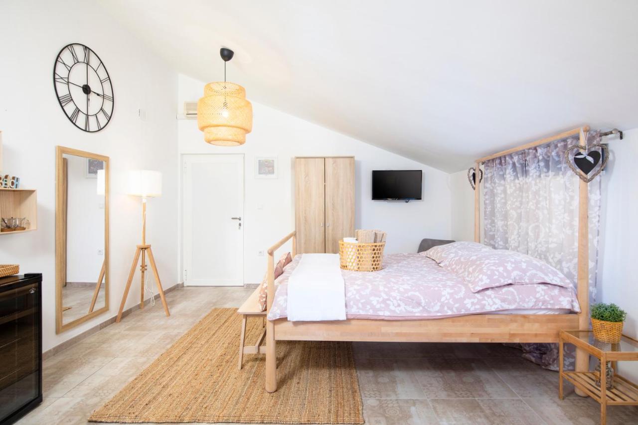 Apartments And Rooms Jakic Medulin Extérieur photo