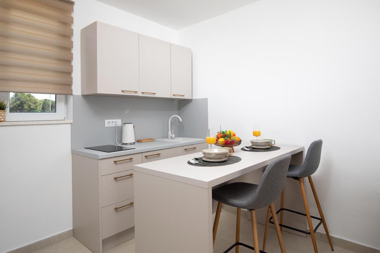 Apartments And Rooms Jakic Medulin Extérieur photo