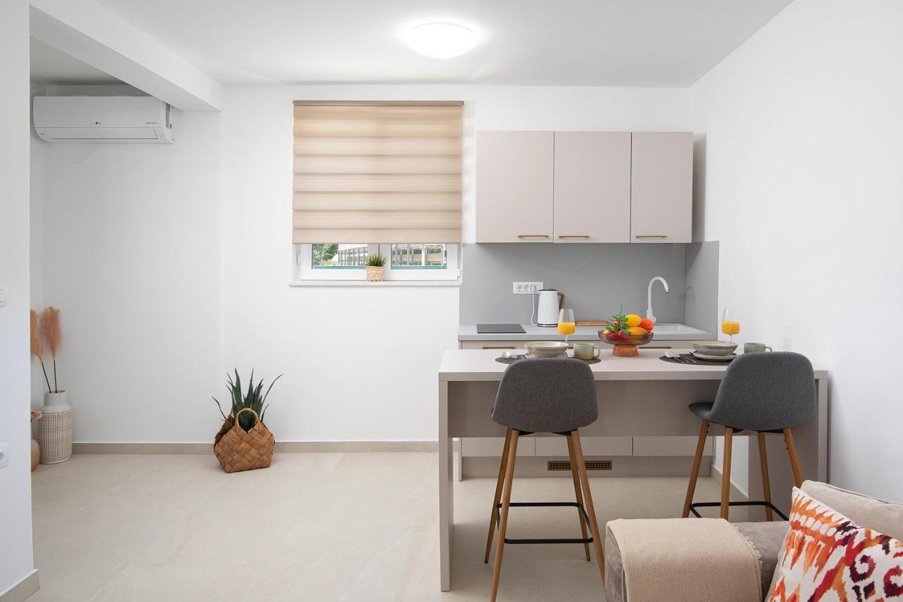 Apartments And Rooms Jakic Medulin Extérieur photo