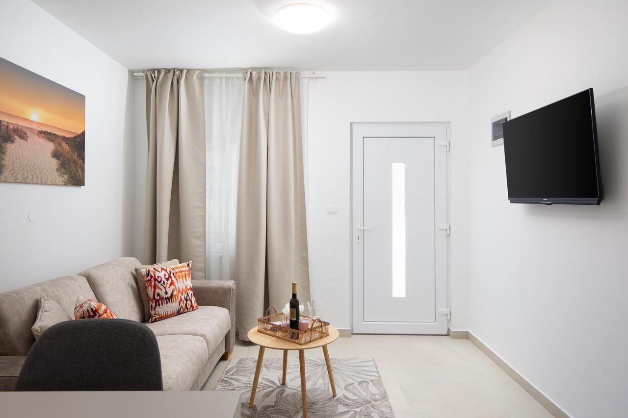 Apartments And Rooms Jakic Medulin Extérieur photo