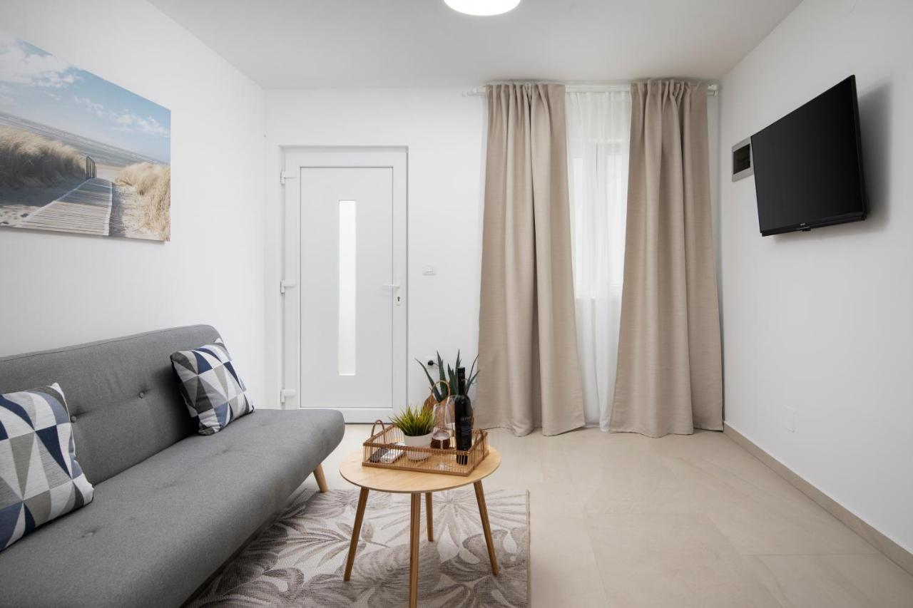Apartments And Rooms Jakic Medulin Extérieur photo