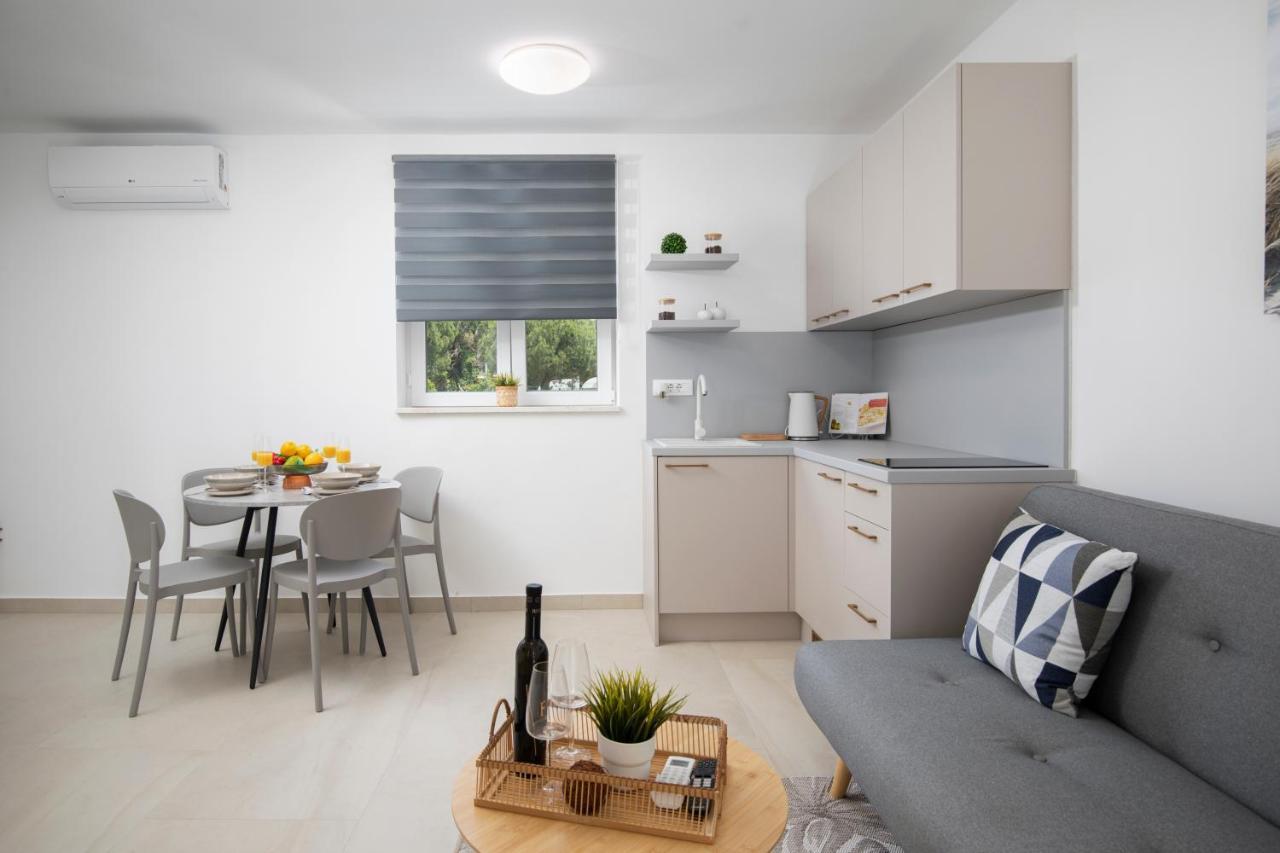 Apartments And Rooms Jakic Medulin Extérieur photo
