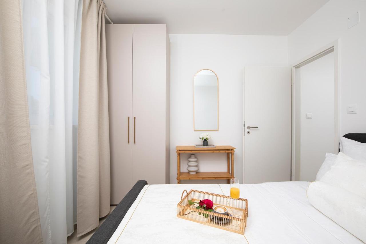 Apartments And Rooms Jakic Medulin Extérieur photo
