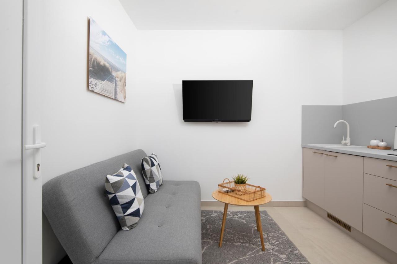 Apartments And Rooms Jakic Medulin Extérieur photo