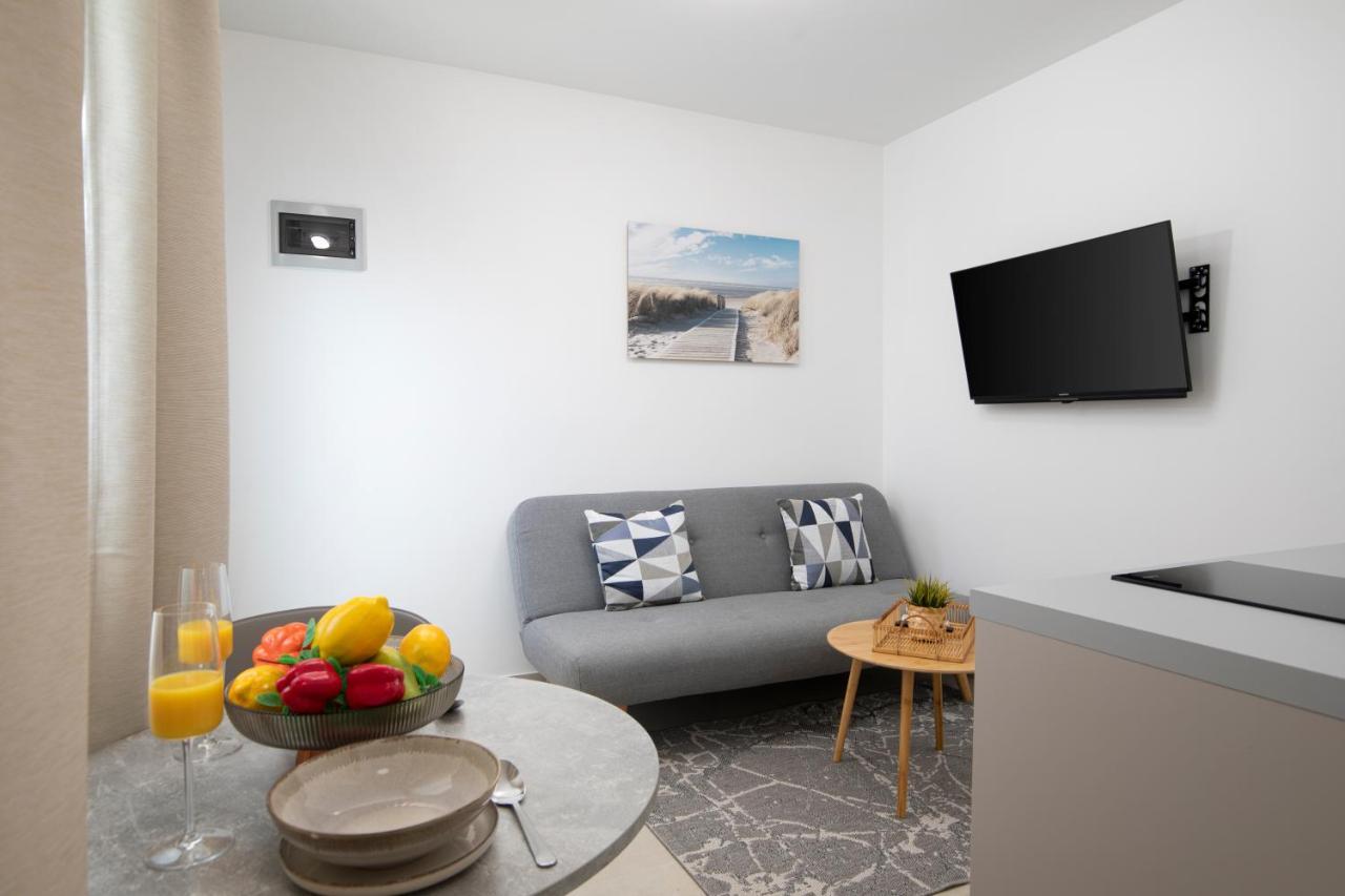 Apartments And Rooms Jakic Medulin Extérieur photo